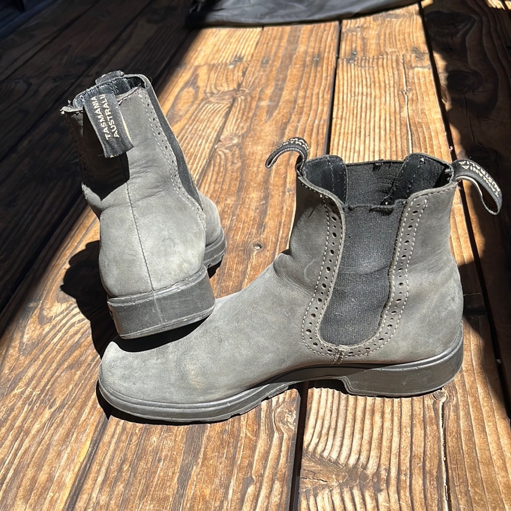 Blundstone boots size 5.5